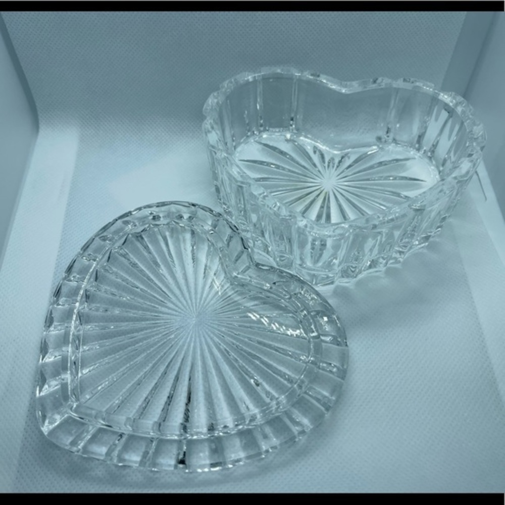 Crystal Heart Trinket Container - Picture 10 of 11